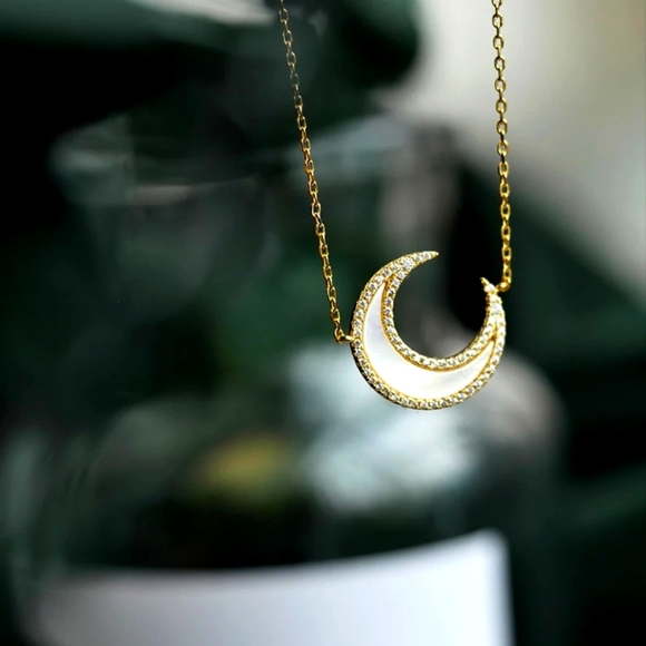 NEW 14k Gold Sea Shell Crescent Moon Necklace π - Picture 12 of 16